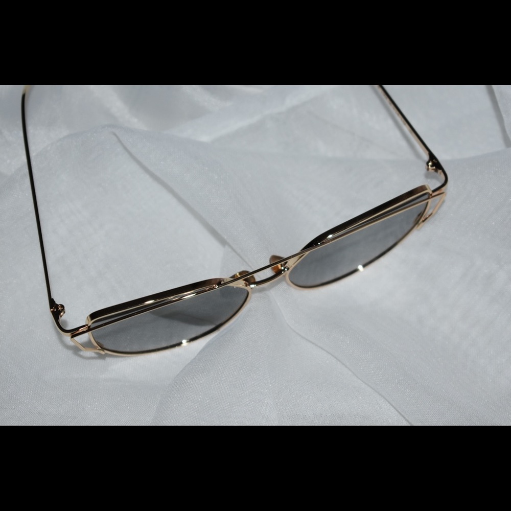 Sunglasses - Picture 5 of 6